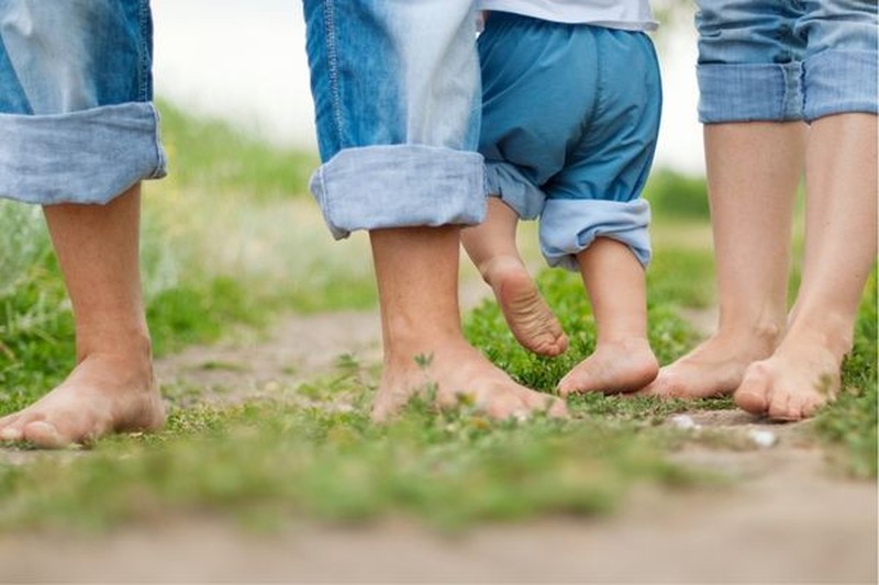 COMO CAMINAR DESCALZO